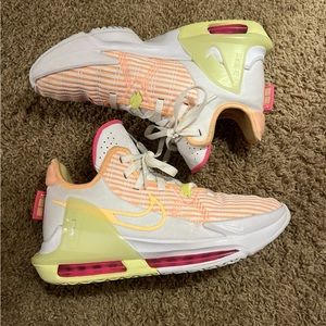 Nike Lebron Witness 6 Women’s